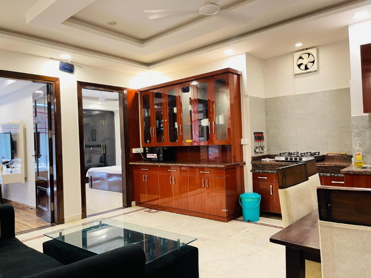 Bedchambers Serviced Apartments, Sector 38 Гургаон Экстерьер фото