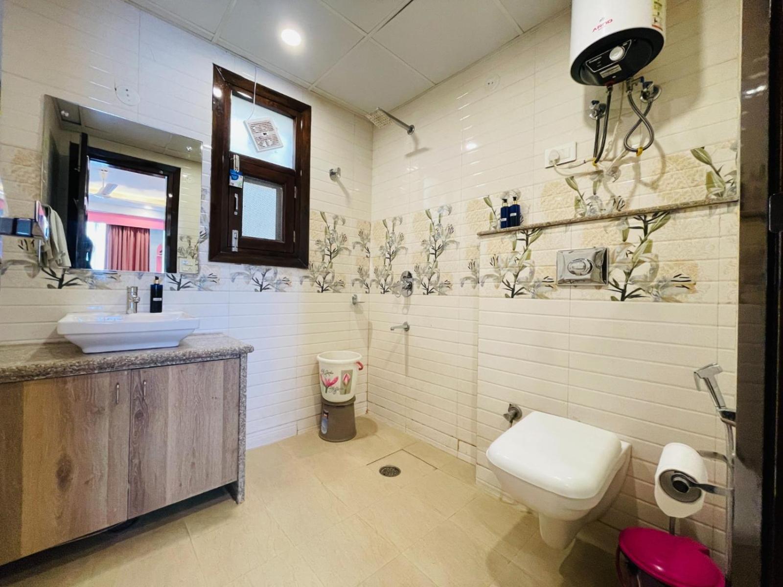 Bedchambers Serviced Apartments, Sector 38 Гургаон Экстерьер фото